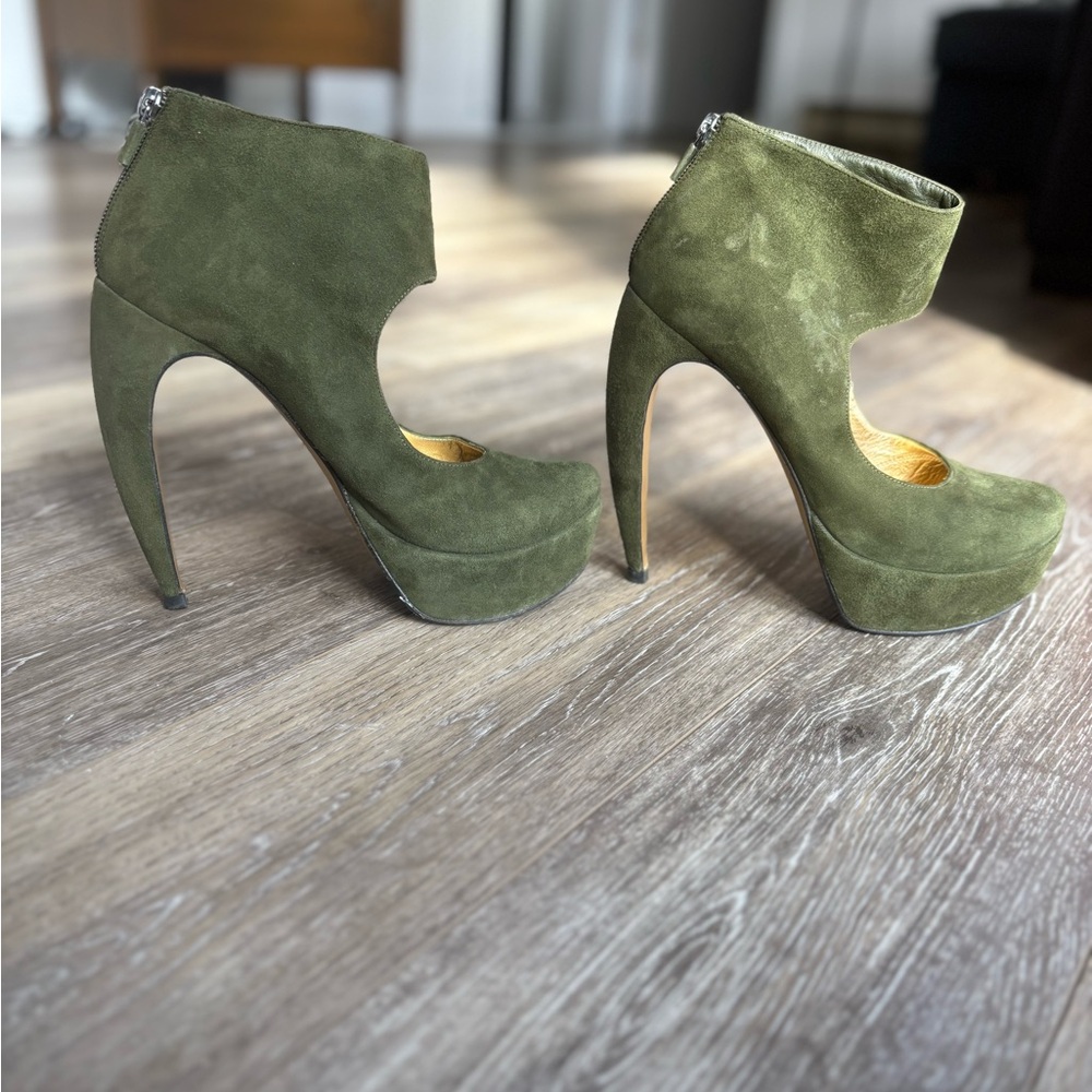 Green Suede Walter Steiger Curved Heels